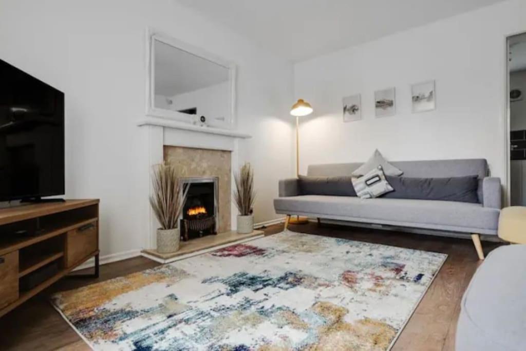 Holiday home Newly Renovated House Near Trafford Centre *