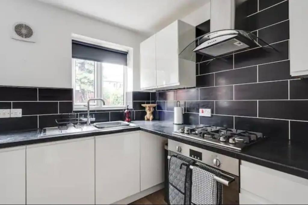 Newly Renovated House Near Trafford Centre Holiday home Manchester