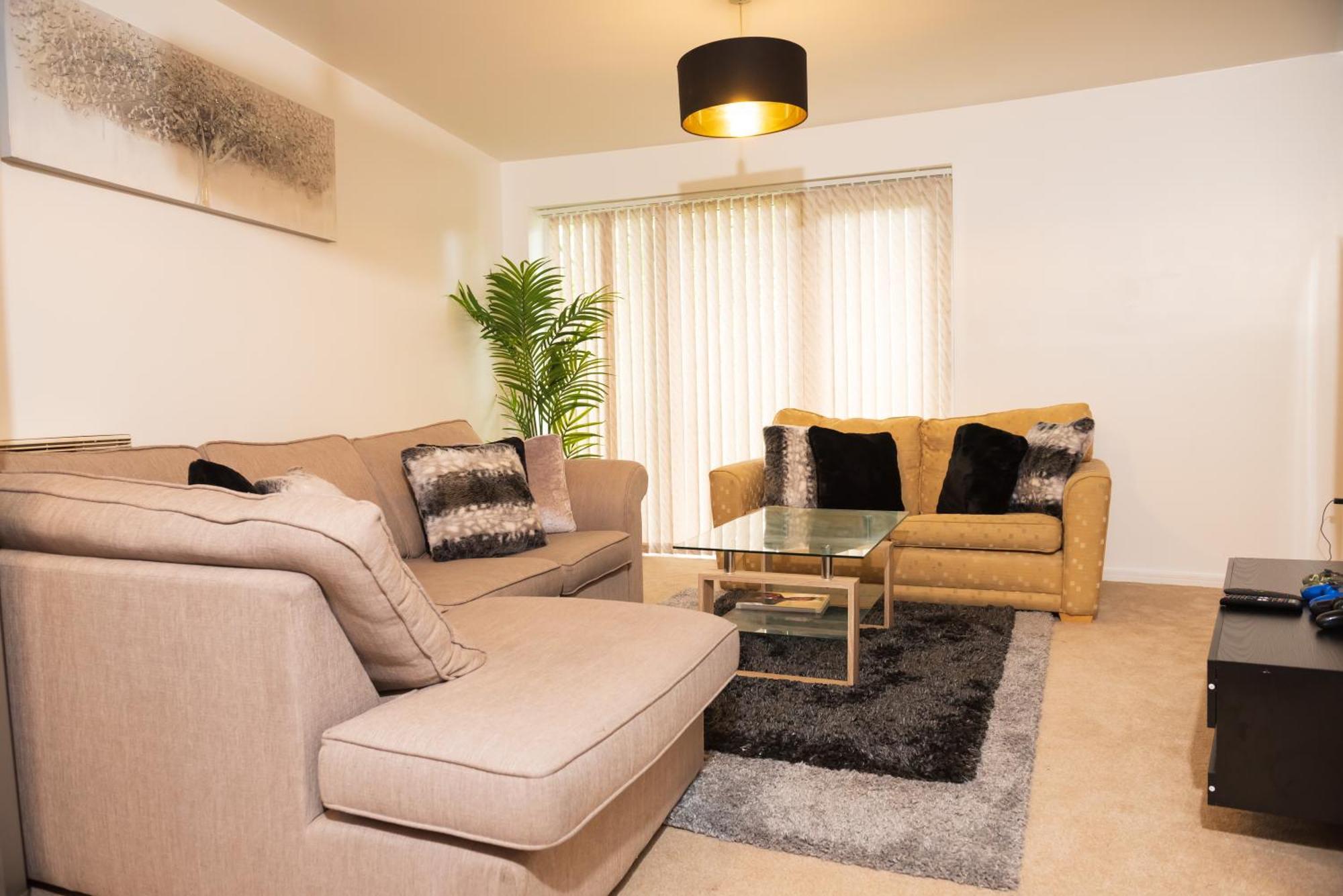 Luxury Two Bedroom Flat Opposite Coop Live N Etihad Stadium With Free Secure Parking, Netflix And Sky Tv Appartement *