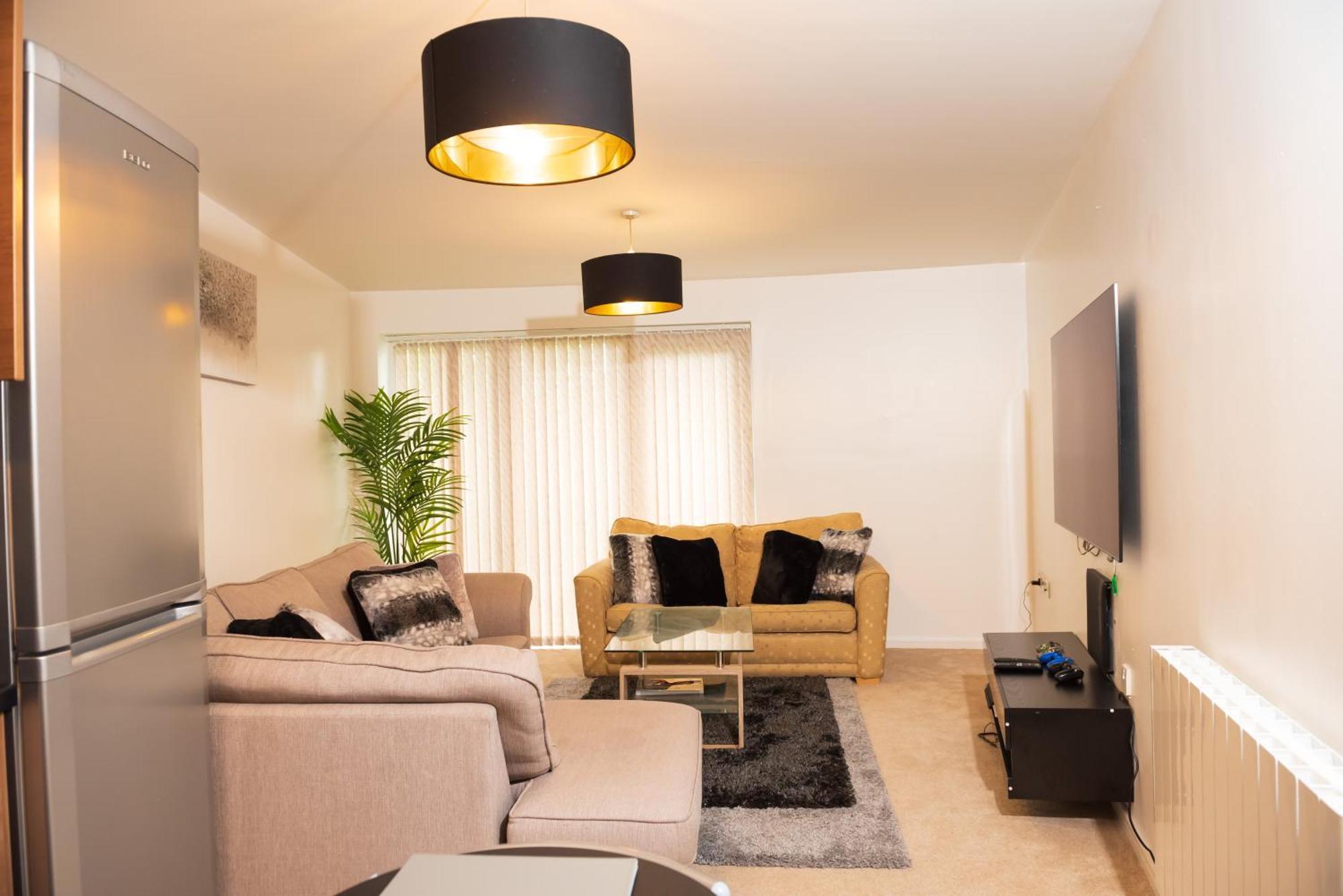 Luxury Two Bedroom Flat Opposite Coop Live N Etihad Stadium With Free Secure Parking, Netflix And Sky Tv Appartement *