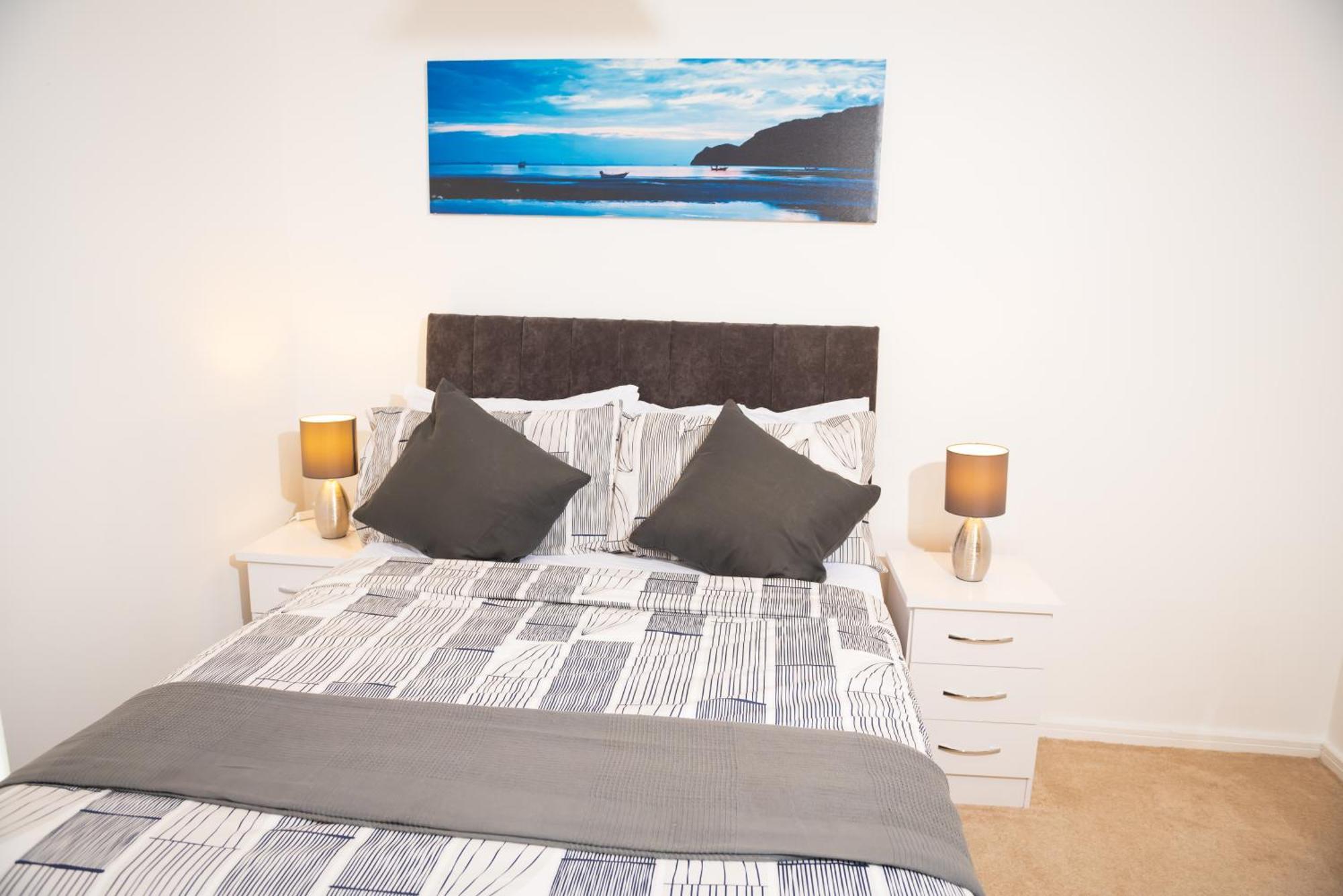 Luxury Two Bedroom Flat Opposite Coop Live N Etihad Stadium With Free Secure Parking, Netflix And Sky Tv