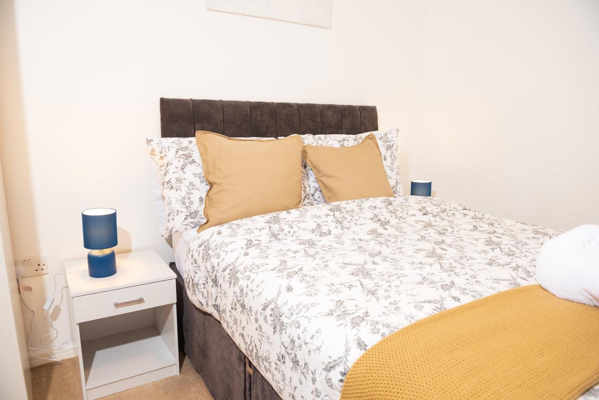 Luxury Two Bedroom Flat Opposite Coop Live N Etihad Stadium With Free Secure Parking, Netflix And Sky Tv * Manchester