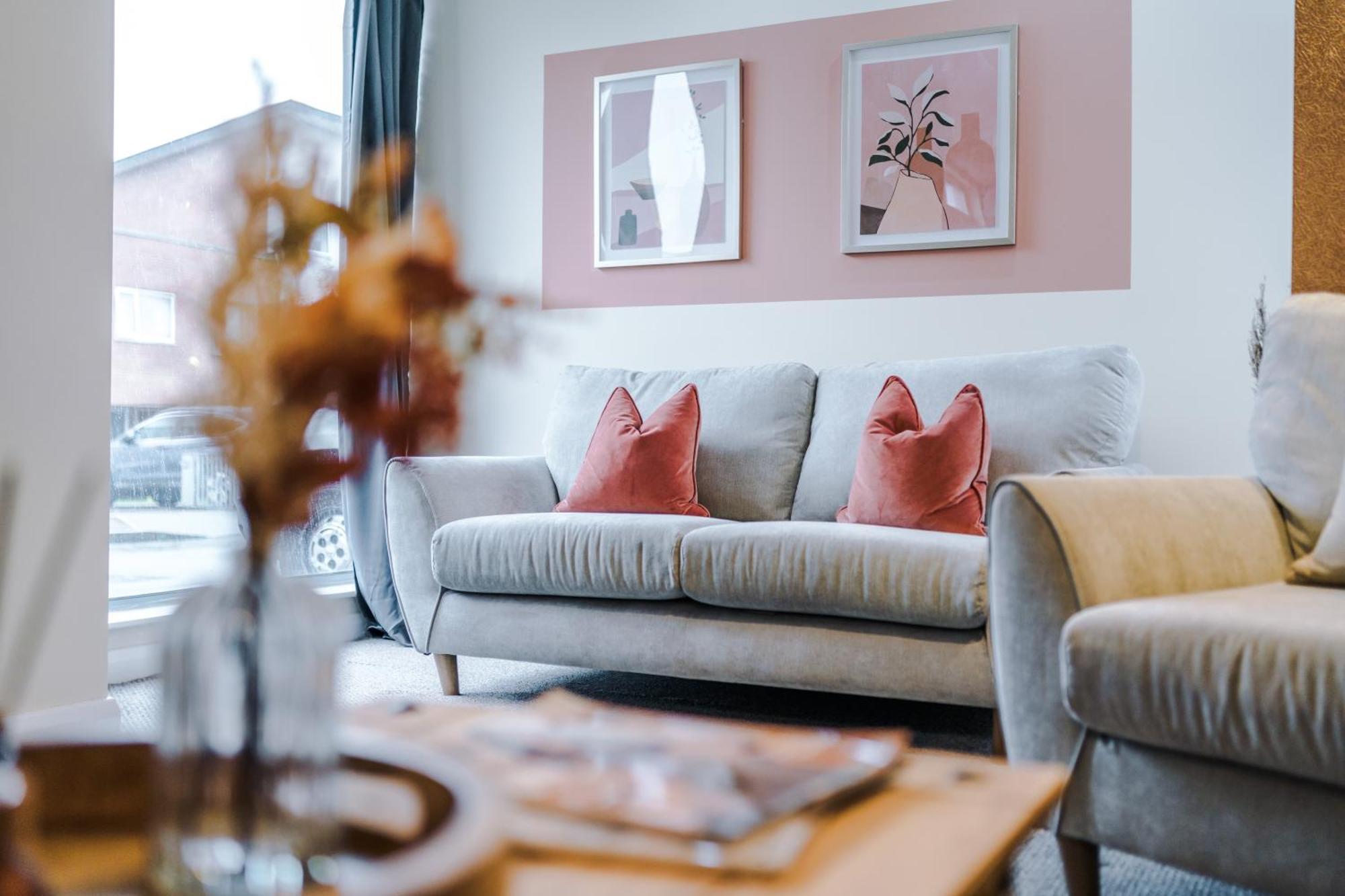 Beautiful House Near Etihad With Free Wifi & Parking- Sleeps 6 By Purestay Holiday home *