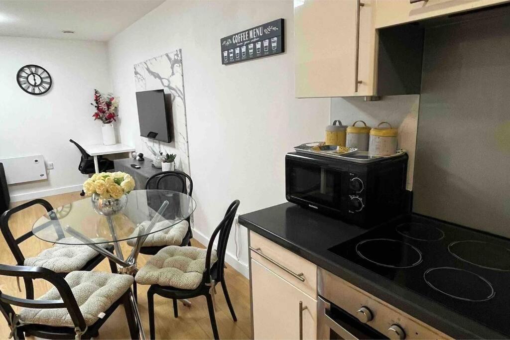 Cosy & Sweet, 1bd Spacious By Media City Apartment Manchester