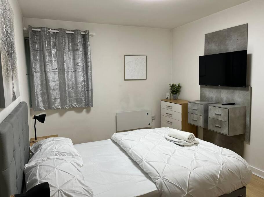 Cosy & Sweet, 1bd Spacious By Media City Apartment