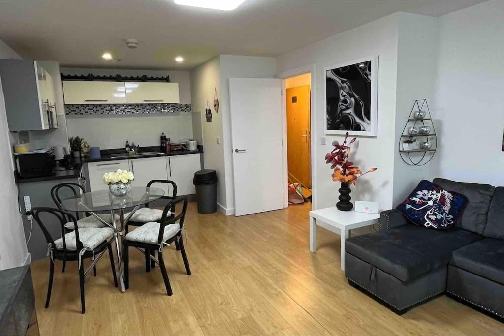Cosy & Sweet, 1bd Spacious By Media City Apartment Manchester