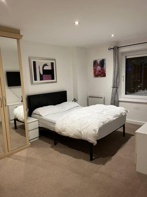 The Heart Of Media City, 2bd 2bth + Balcony Manchester