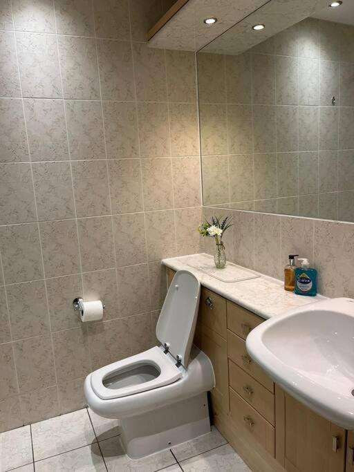 The Heart Of Media City, 2bd 2bth + Balcony Apartment
