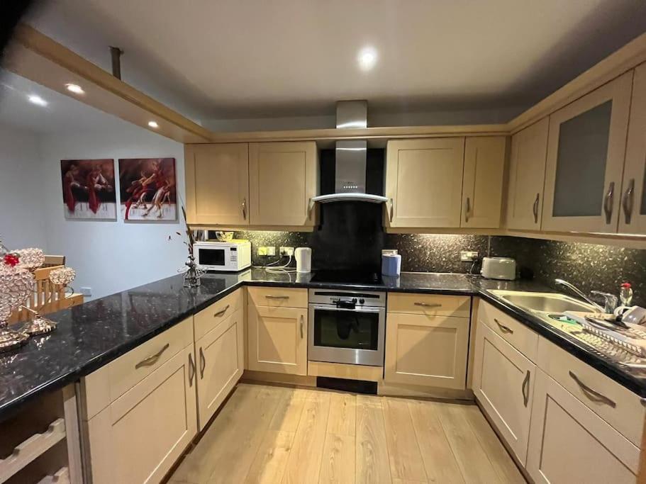 Apartment The Heart Of Media City, 2bd 2bth + Balcony