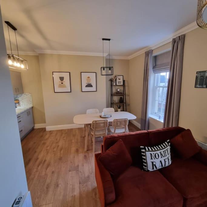 20 Min Walk From Centre *