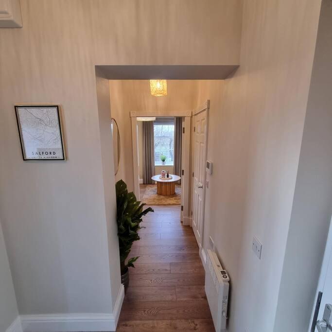 20 Min Walk From Centre Apartment *