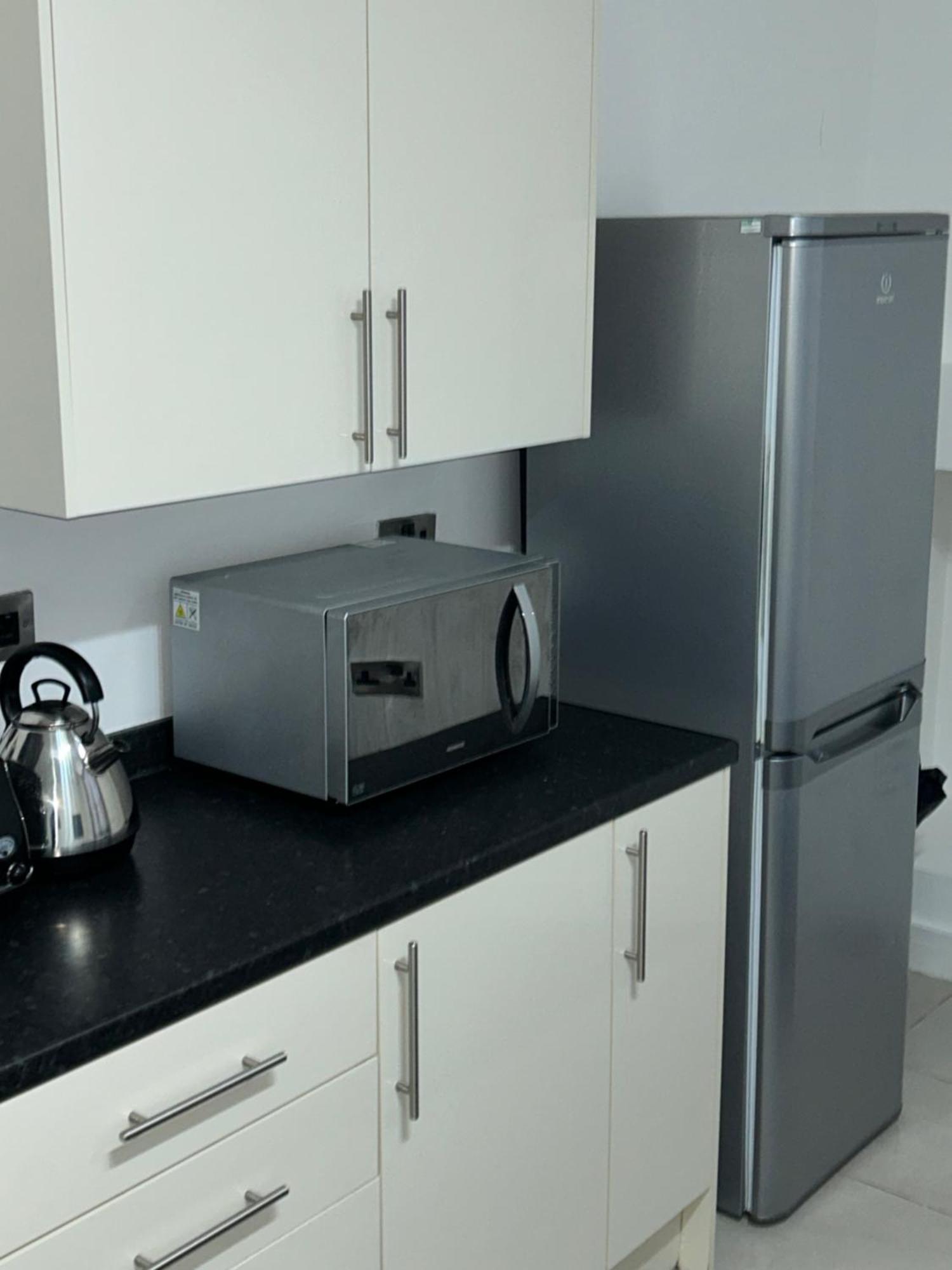 Lovely 1 Bed In Salford Apartment