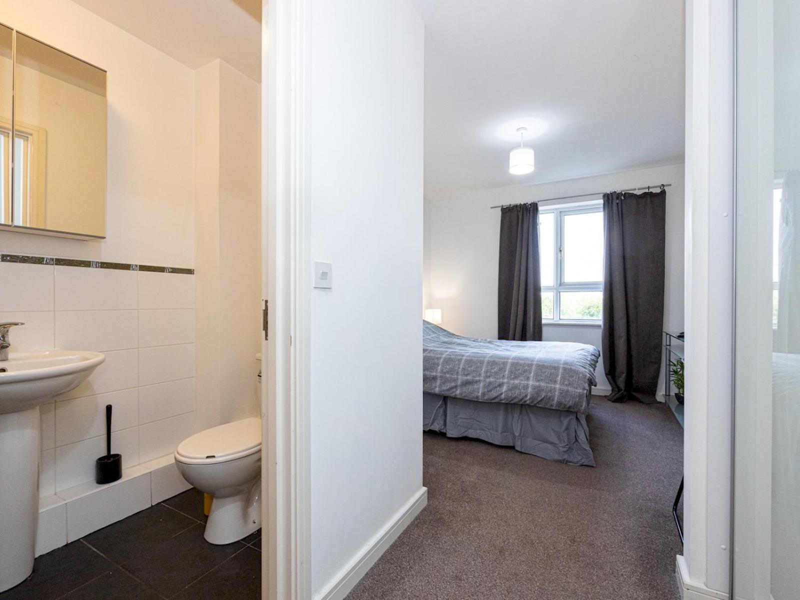 Pass The Keys Free Parking And Walking Distance Etihad Coop Arena Apartment