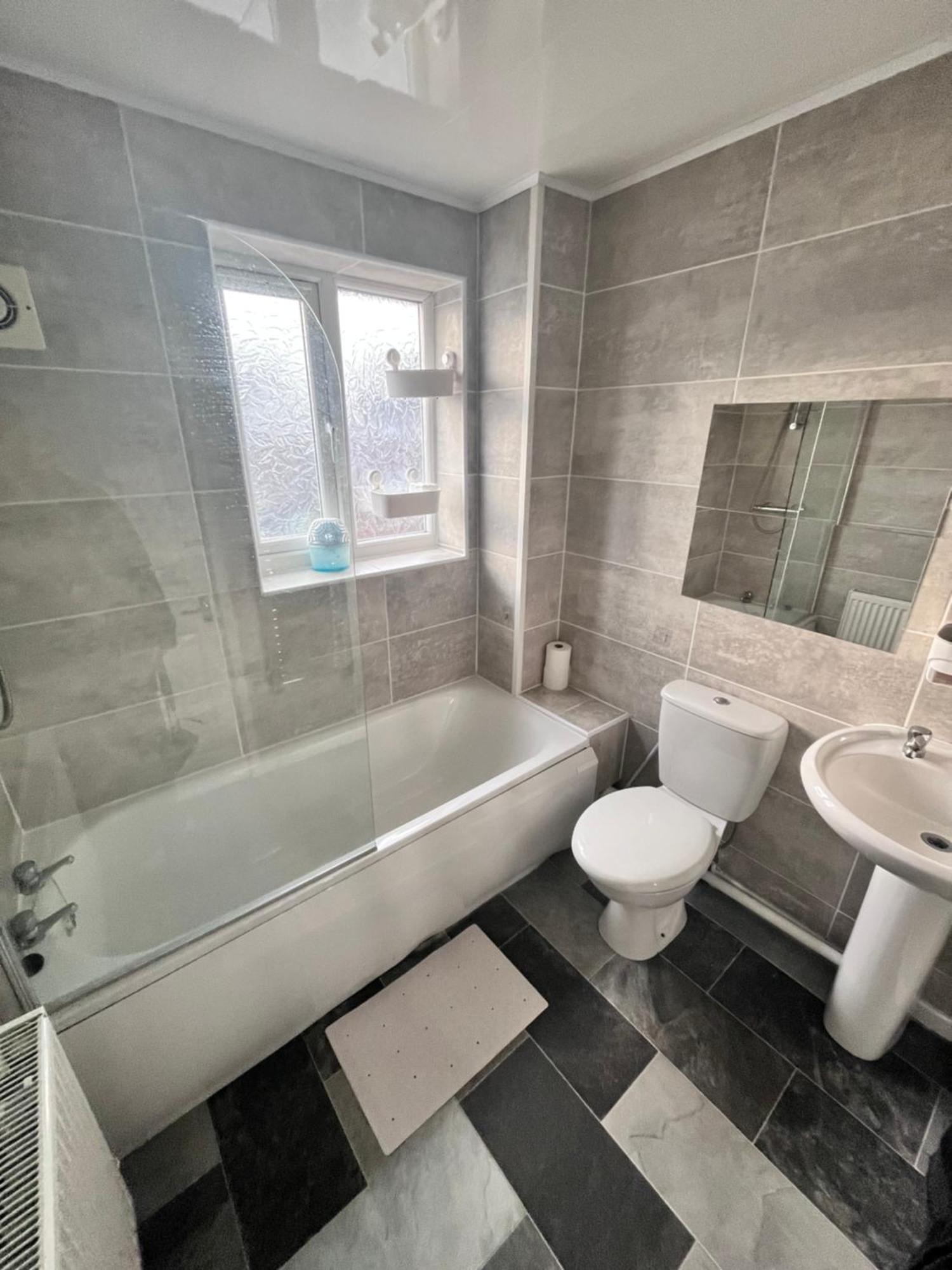 House Near Centre & Etihad, Free Parking & Garden Appartement *
