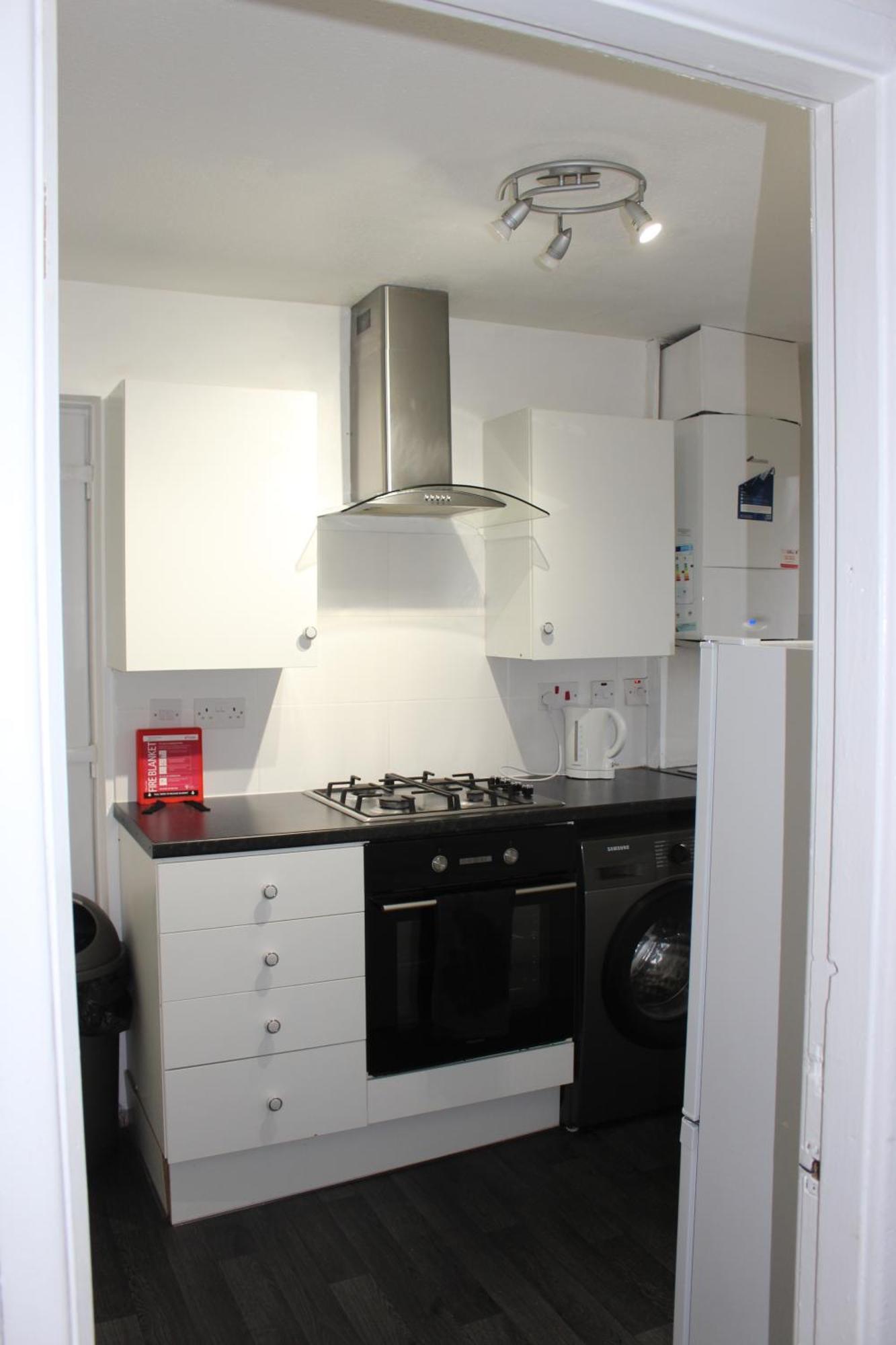 House Near Centre & Etihad, Free Parking & Garden *