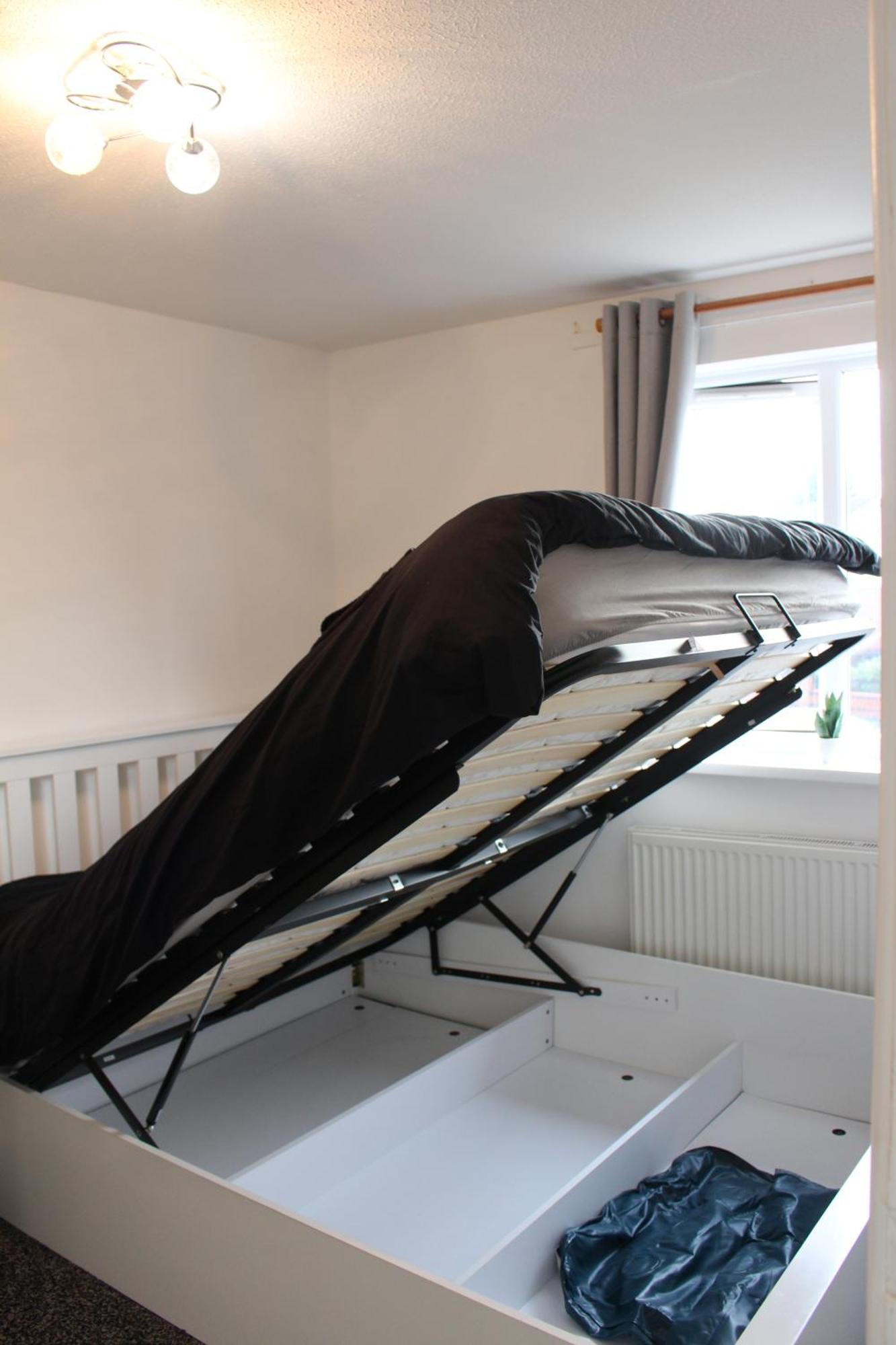 House Near Centre & Etihad, Free Parking & Garden