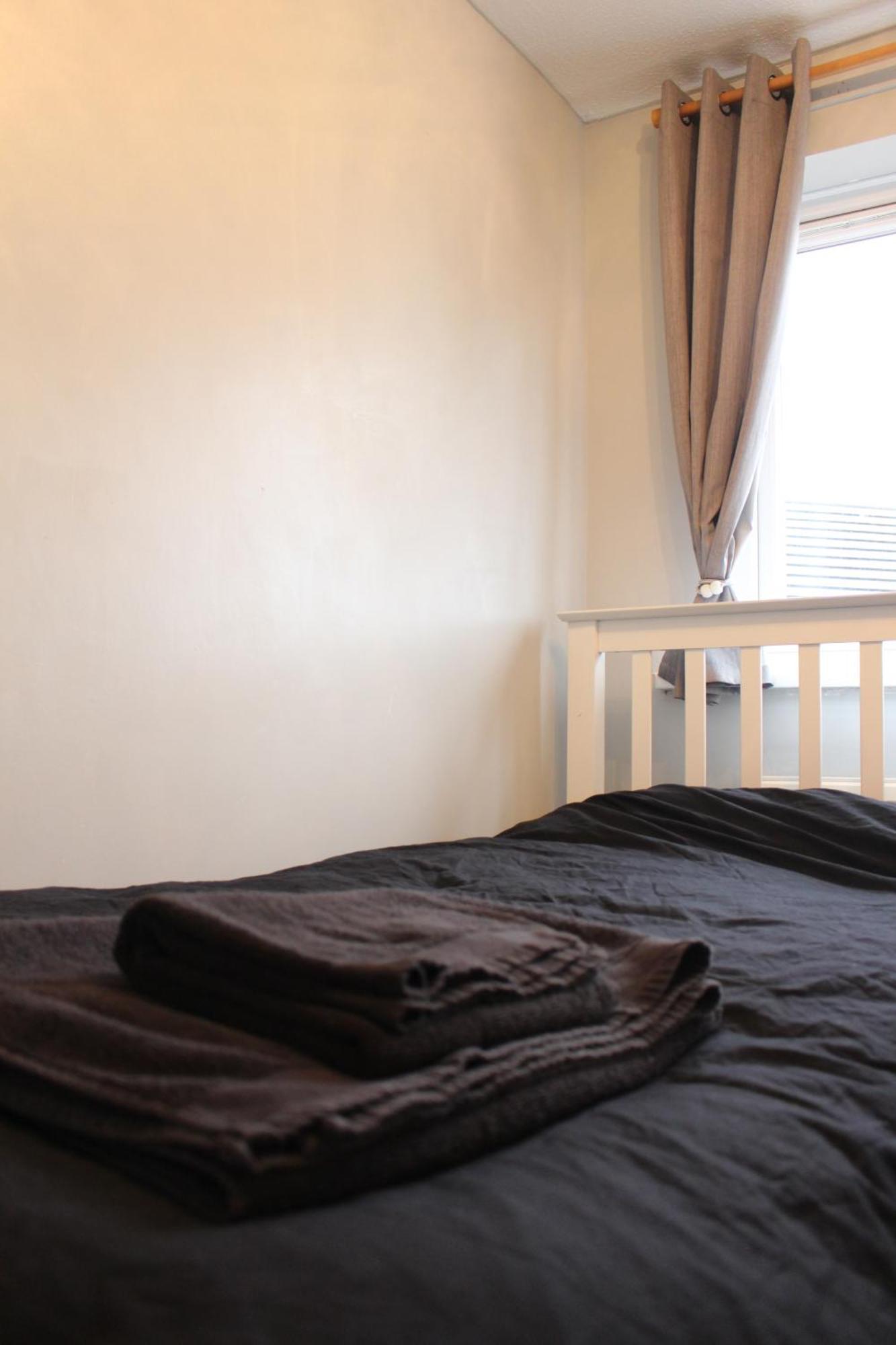 House Near Centre & Etihad, Free Parking & Garden