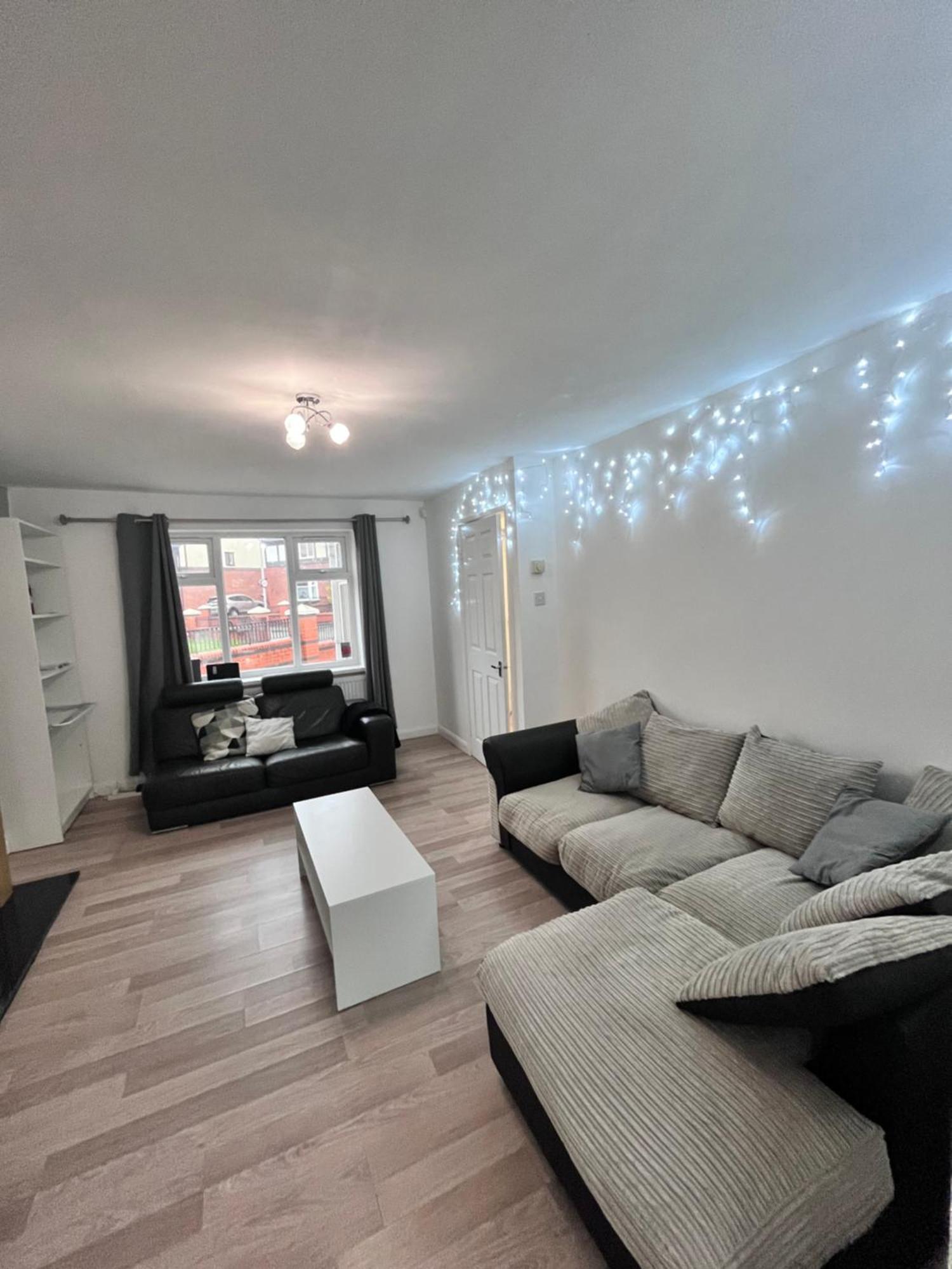 House Near Centre & Etihad, Free Parking & Garden * Manchester