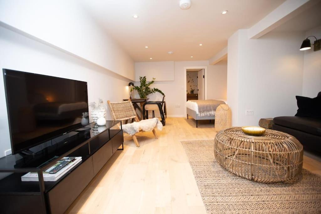 Chorlton Stylish & Roof Terrace Apartment Manchester