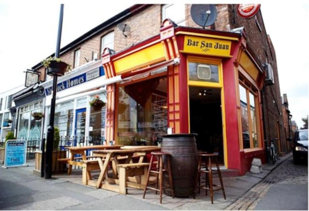 Chorlton Stylish & Roof Terrace Apartment *
