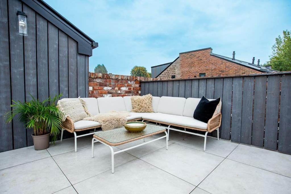 Chorlton Stylish & Roof Terrace Apartment Manchester