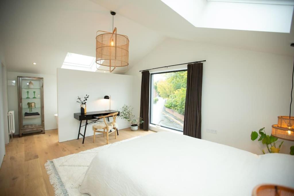 Chorlton Stylish & Roof Terrace Apartment