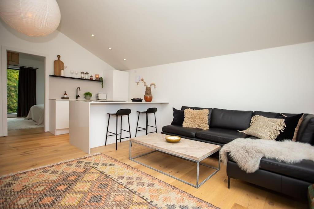 Chorlton Stylish & Roof Terrace Apartment *