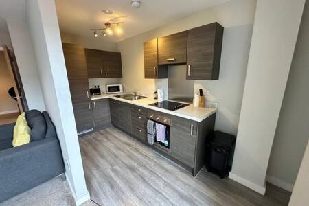 Apartment Large 1 Bed In Sleeps 2 Manchester
