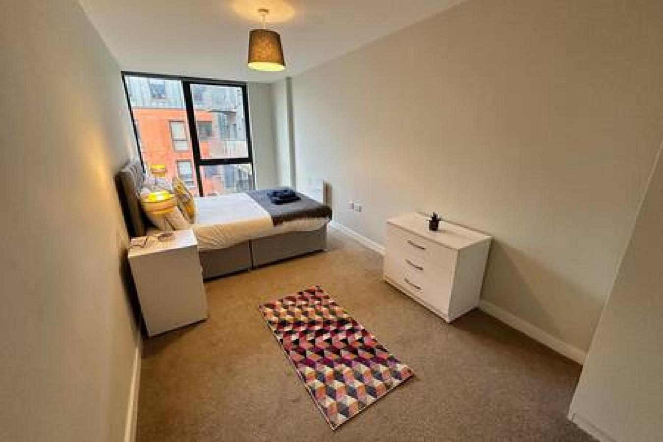 Large 1 Bed In Sleeps 2 * Manchester