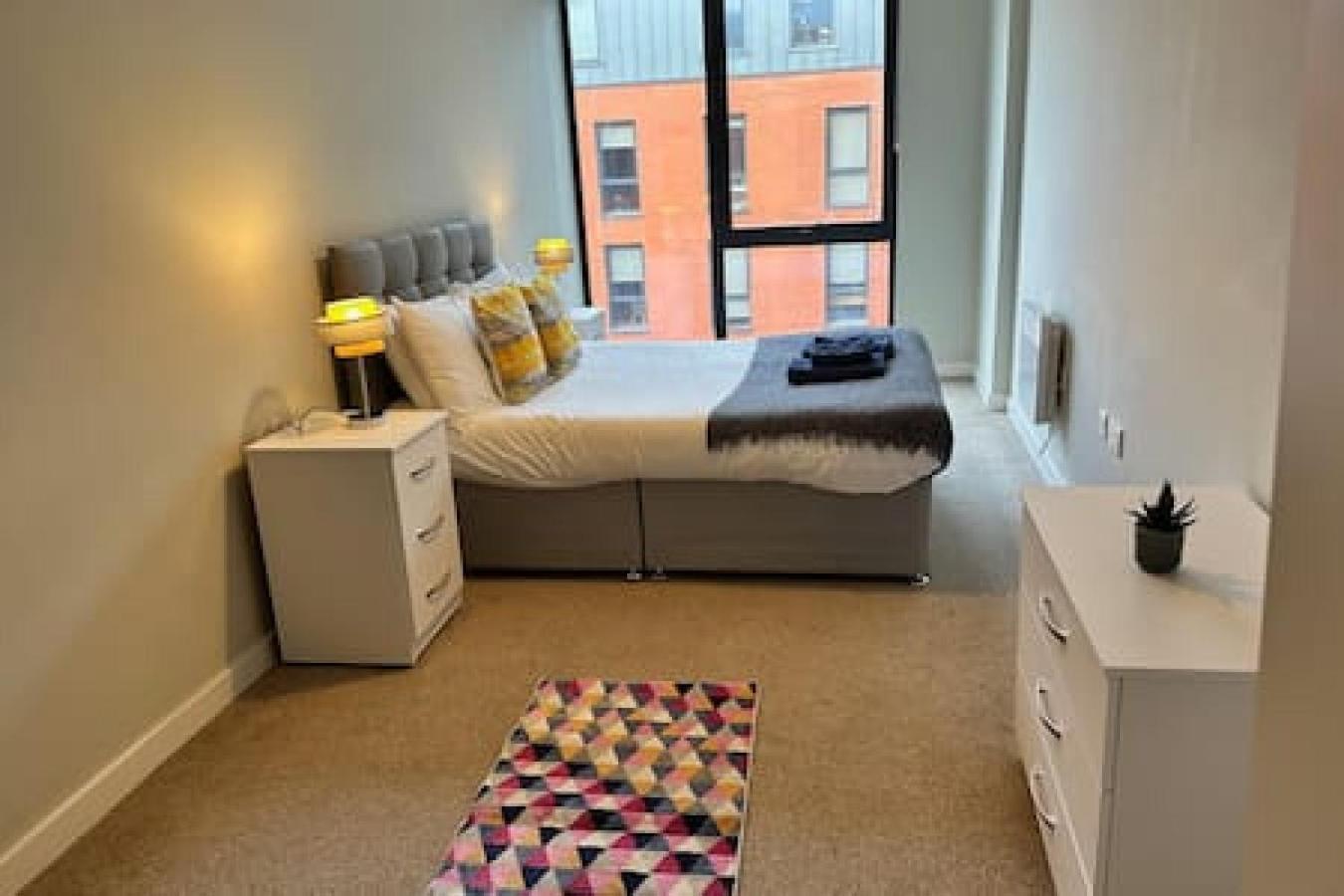 Large 1 Bed In Sleeps 2 *