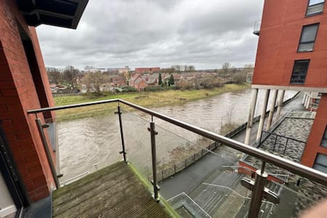 Fab 1 Bed With Balcony And River Views Sleeps 2 Apartment *