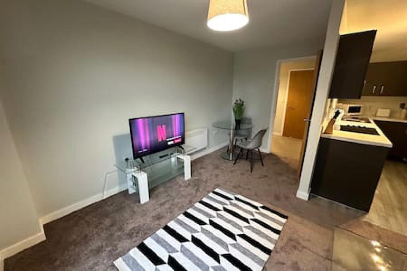 Fab 1 Bed With Balcony And River Views Sleeps 2 *