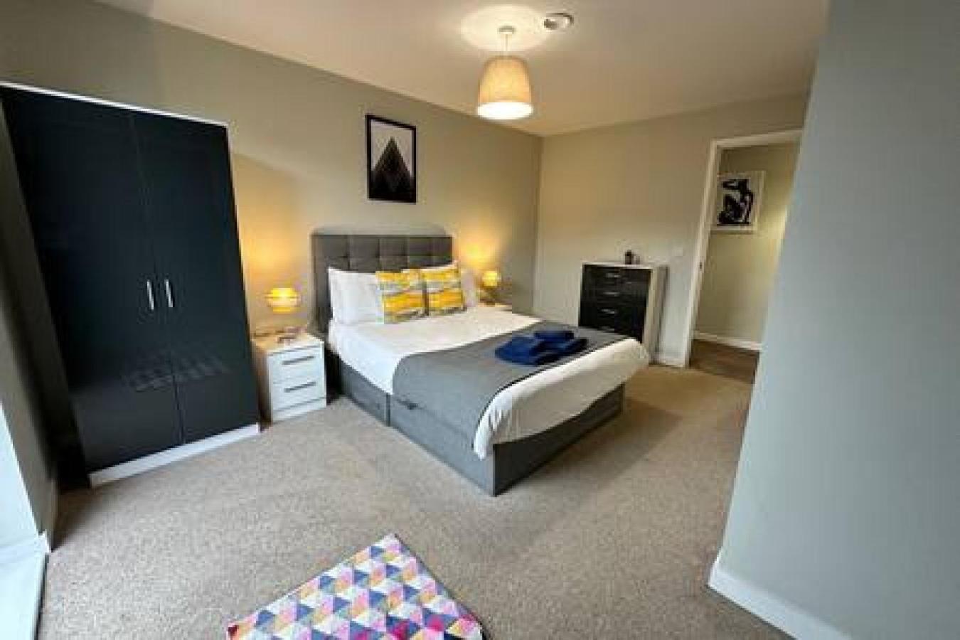 Apartment Large 1 Bed Mcr And Huge Terrace Sleeps 4