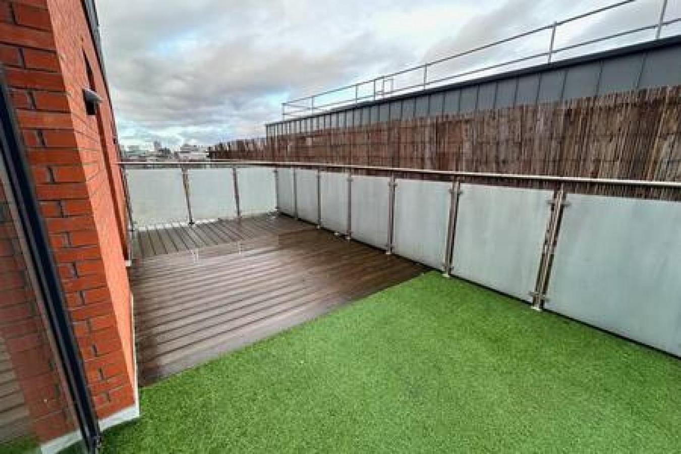 Large 1 Bed Mcr And Huge Terrace Sleeps 4 Manchester