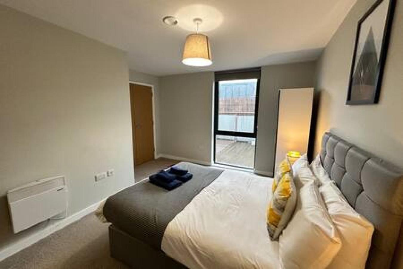 Large 1 Bed Mcr And Huge Terrace Sleeps 4 * Manchester