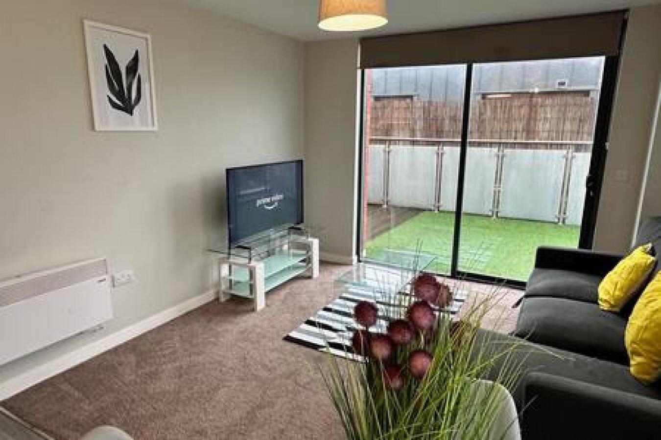 Apartment Large 1 Bed Mcr And Huge Terrace Sleeps 4 *