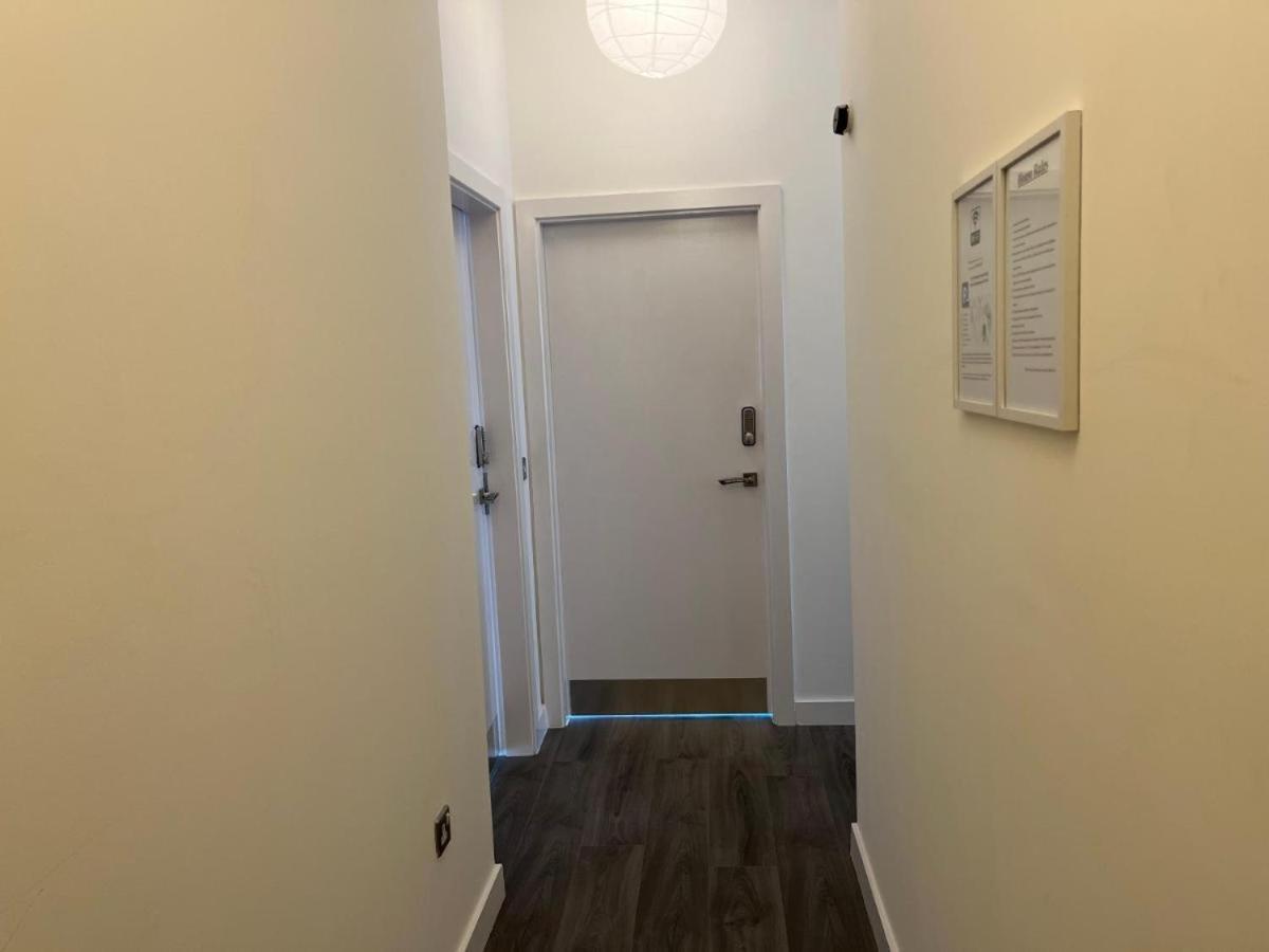 Morden In Centre Apartment *