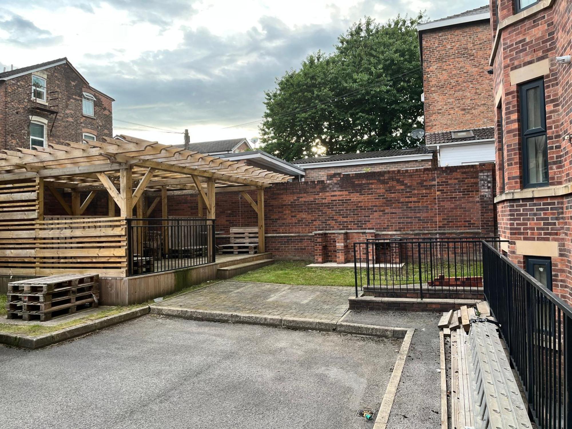 Lovely 3 Dbl Bed Manchester