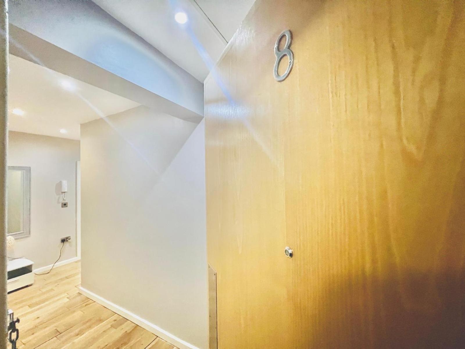 Lovely 3 Dbl Bed Apartment *
