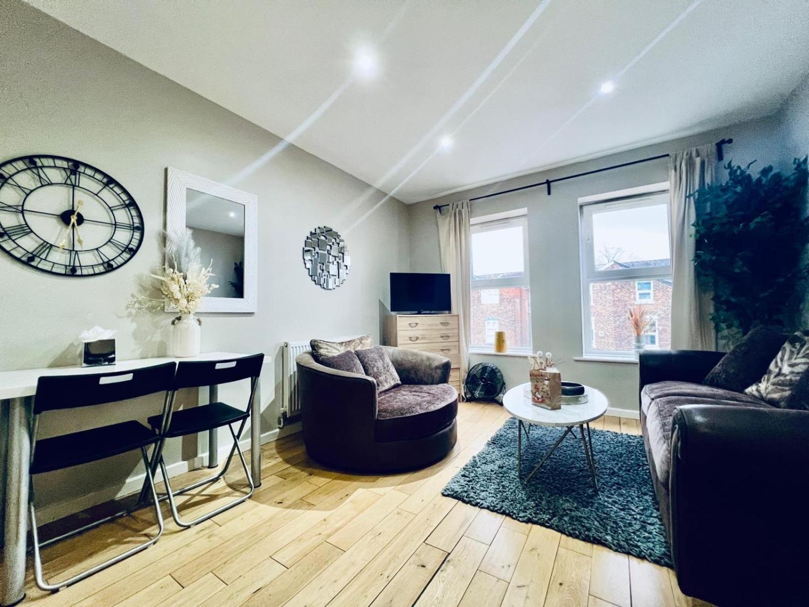 Lovely 3 Dbl Bed Apartment