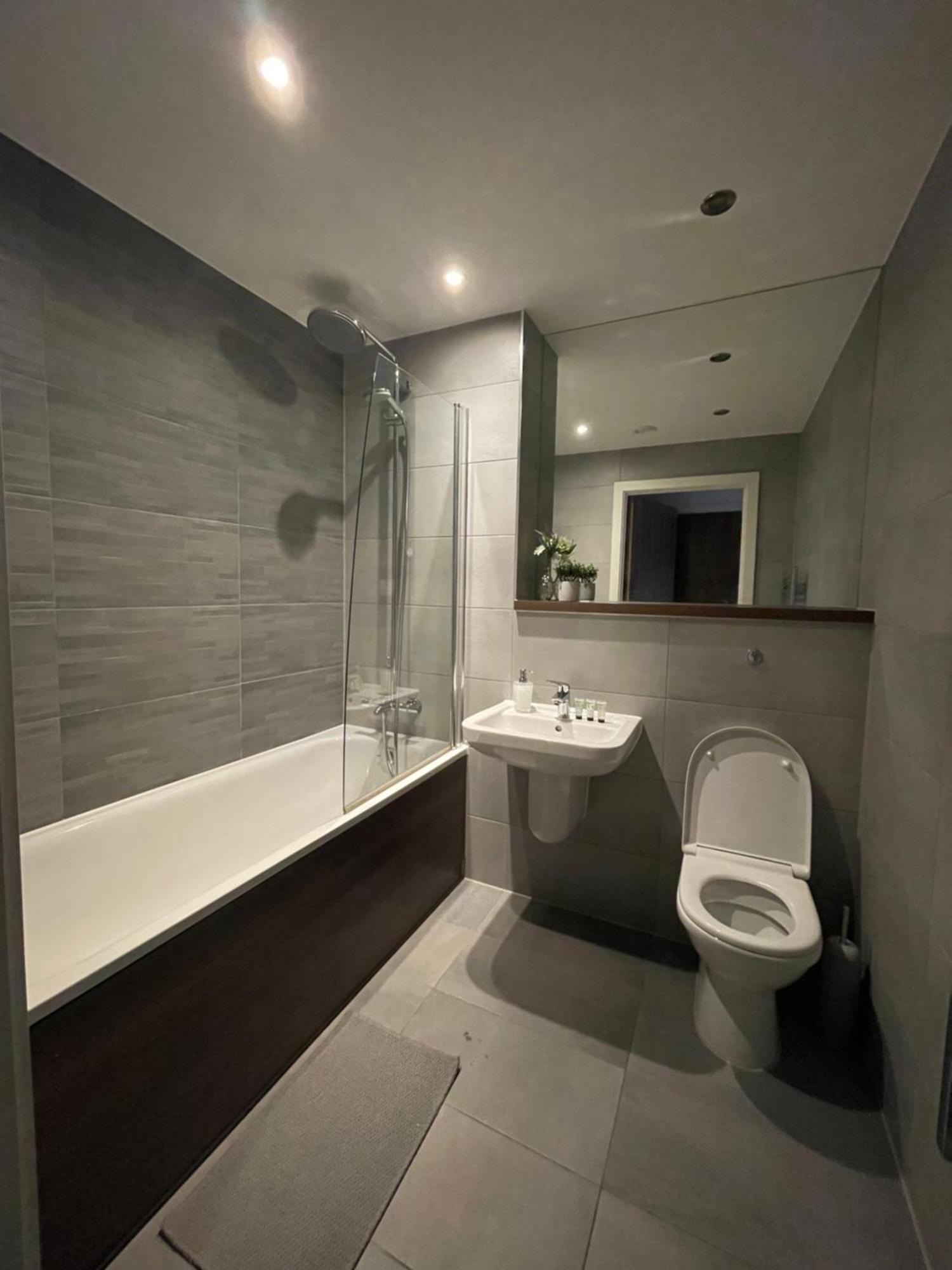 Salford Serviced Apartment *