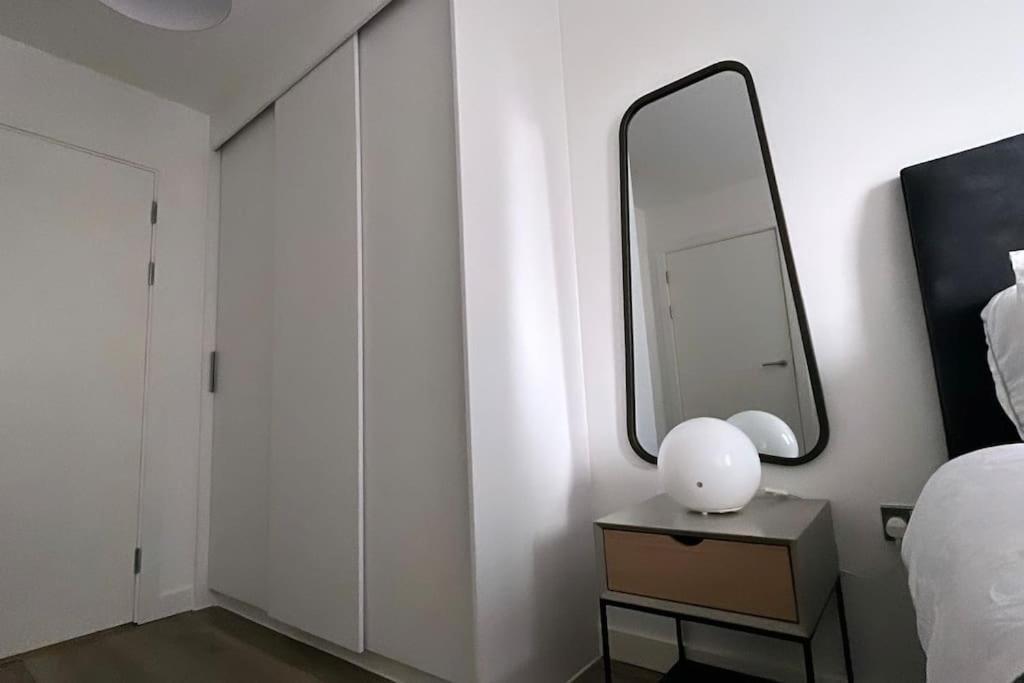 Luxury 2 Bedroom In Apartment *