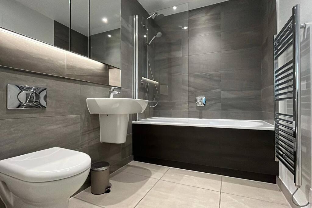 Luxury 2 Bedroom In *