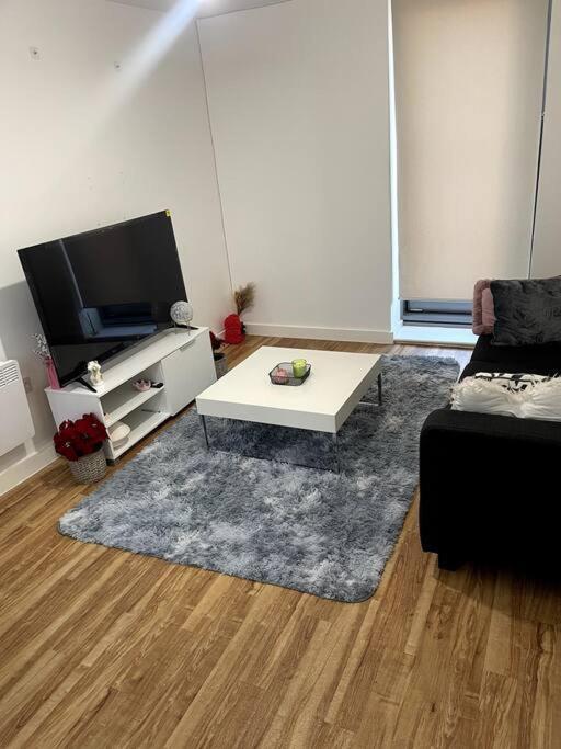 Cozie 1 Bedroom Apartment *