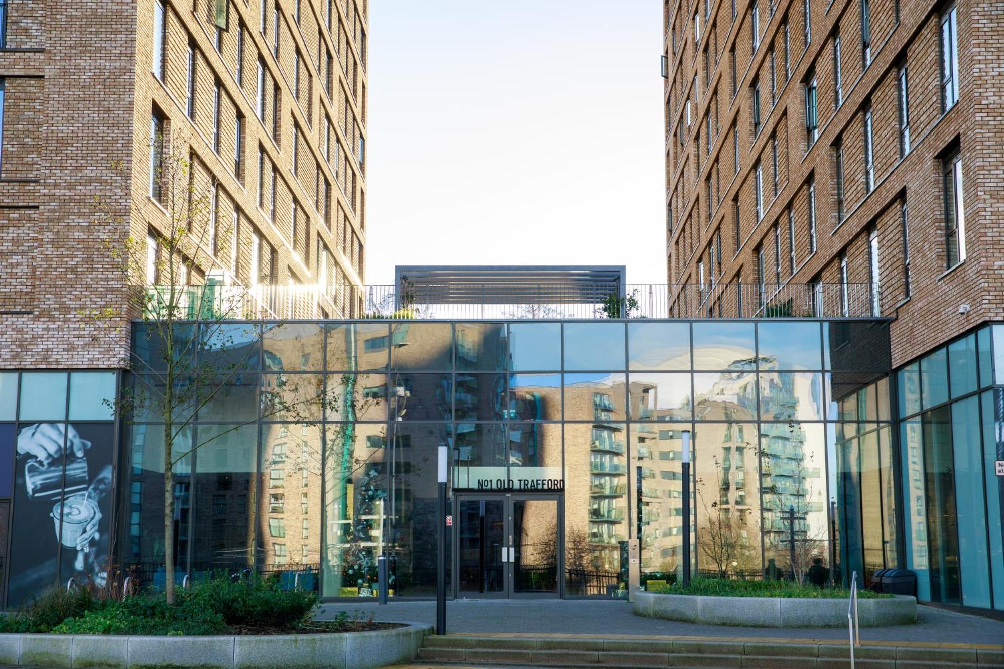 Trafford Modern 1 Bed With Cinema