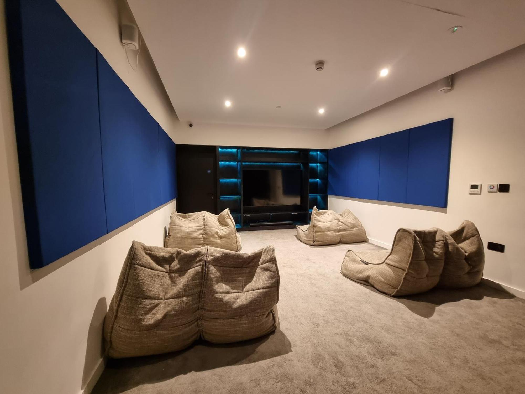 Trafford Modern 1 Bed With Cinema Appartement