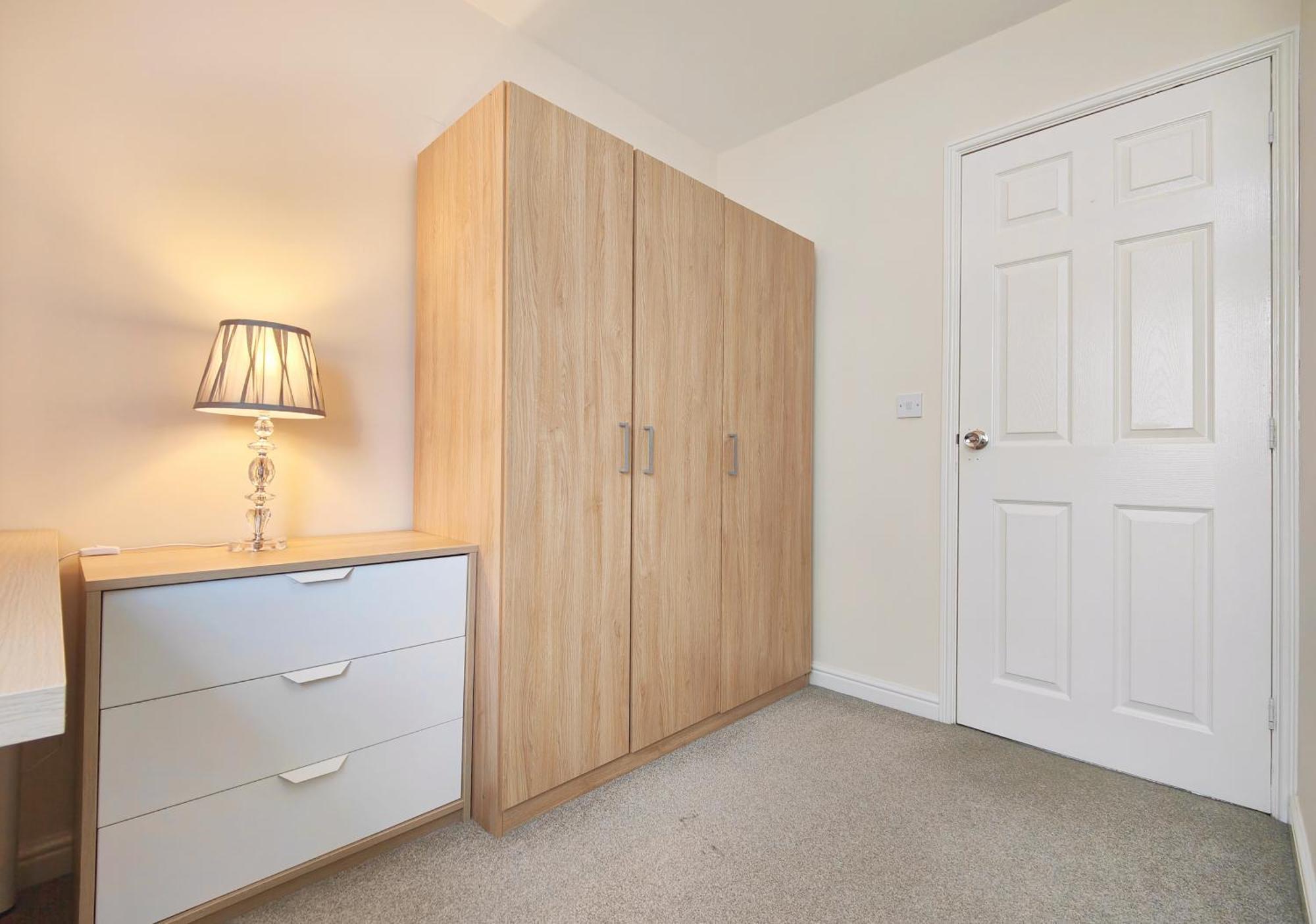 Vakantiehuis The Bushmoor - Spacious Holiday Townhouse 10 Minutes To City Centre Free Parking *
