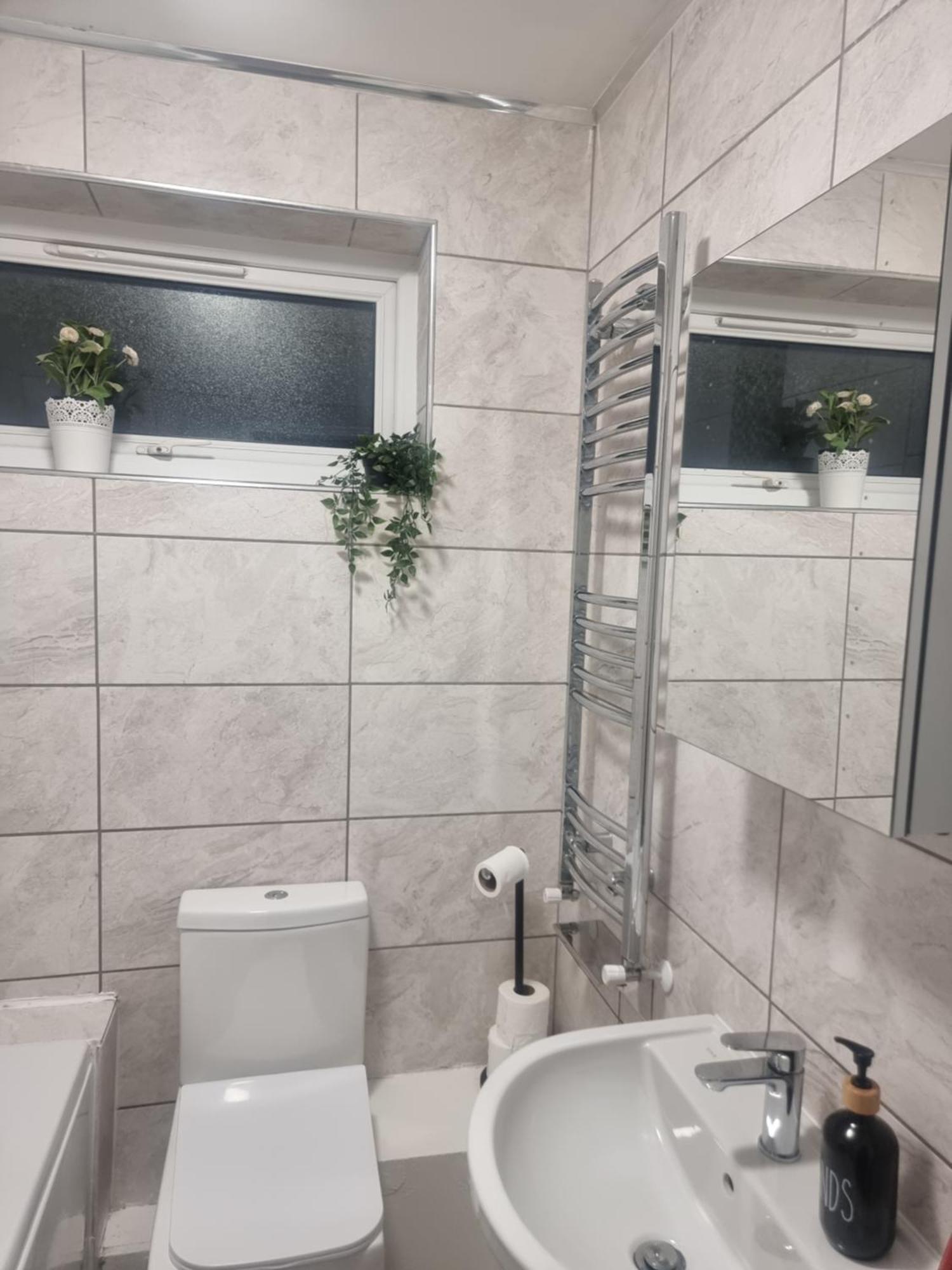 Spacious House In * Manchester