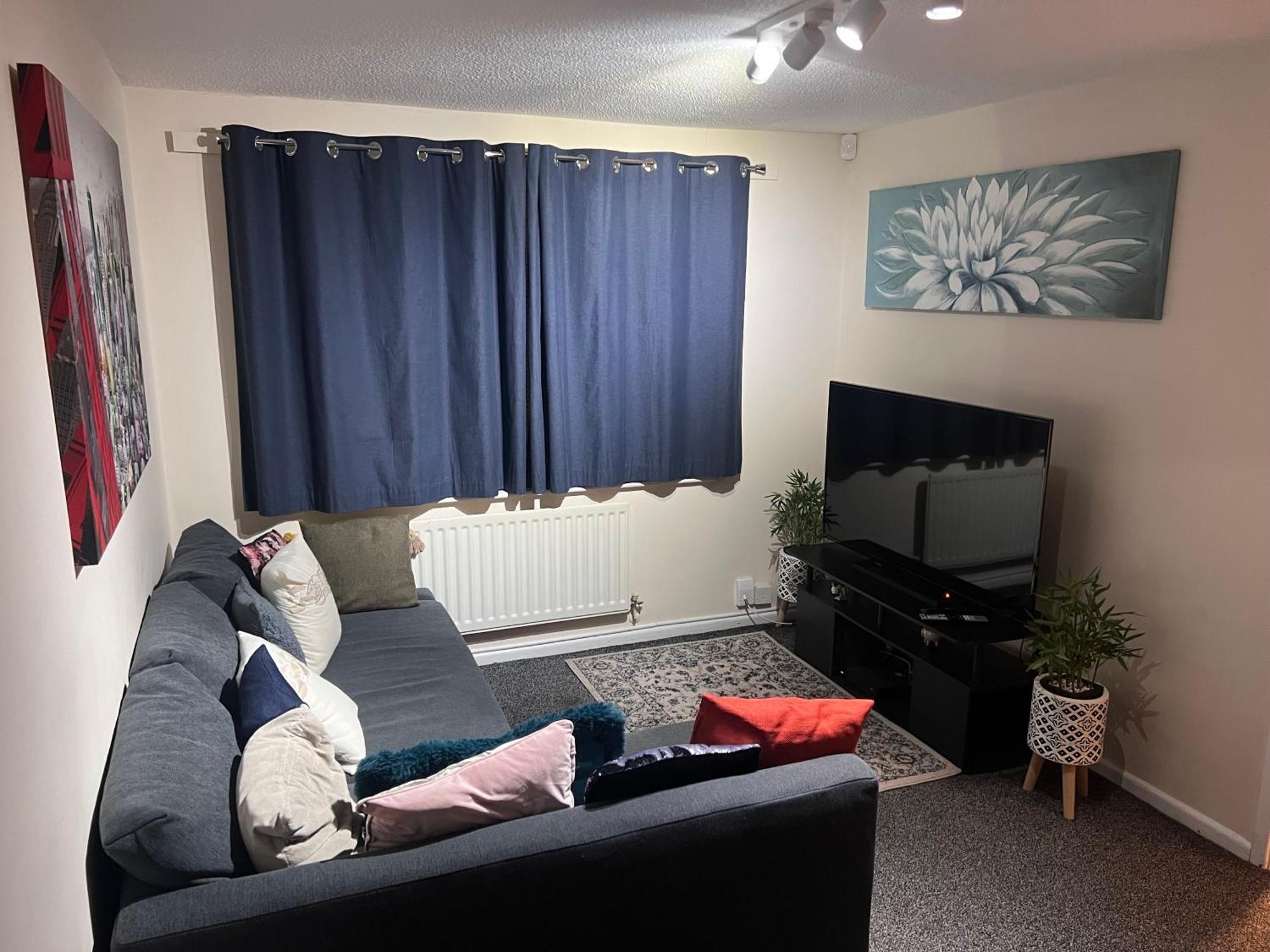 Apartment New Getaway - Free Gated Parking With Fob