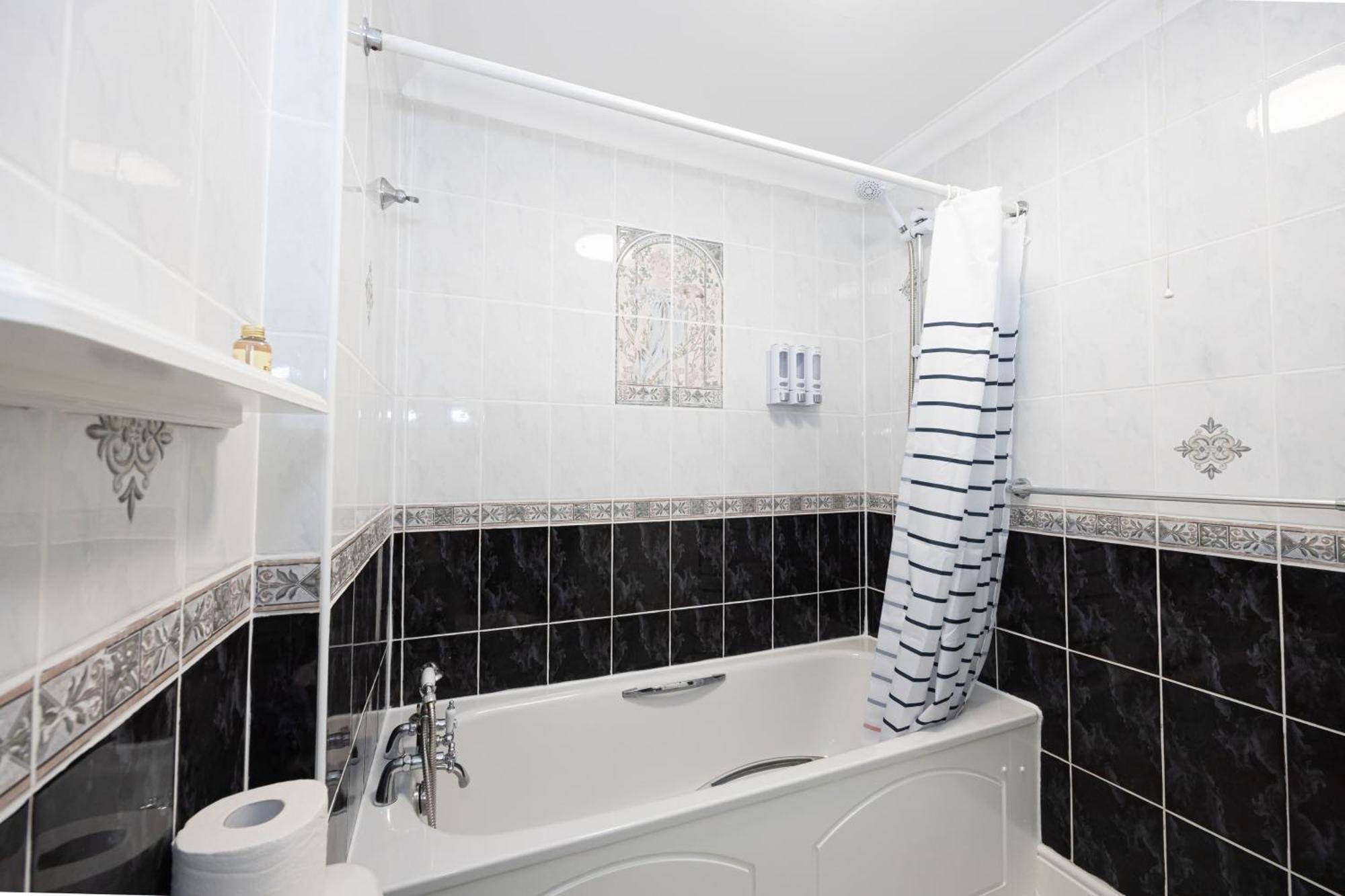 Apartment The Burton- Free Gated Parking Manchester